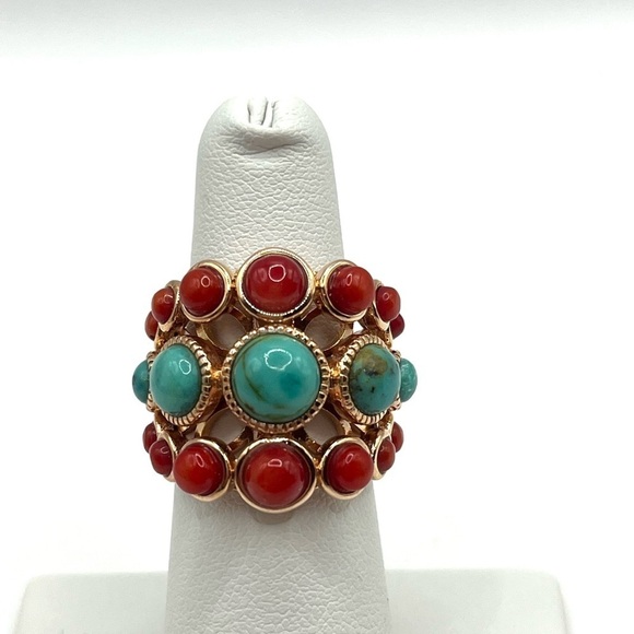 Elegant Gold and Turquoise Ring - Picture 2 of 10